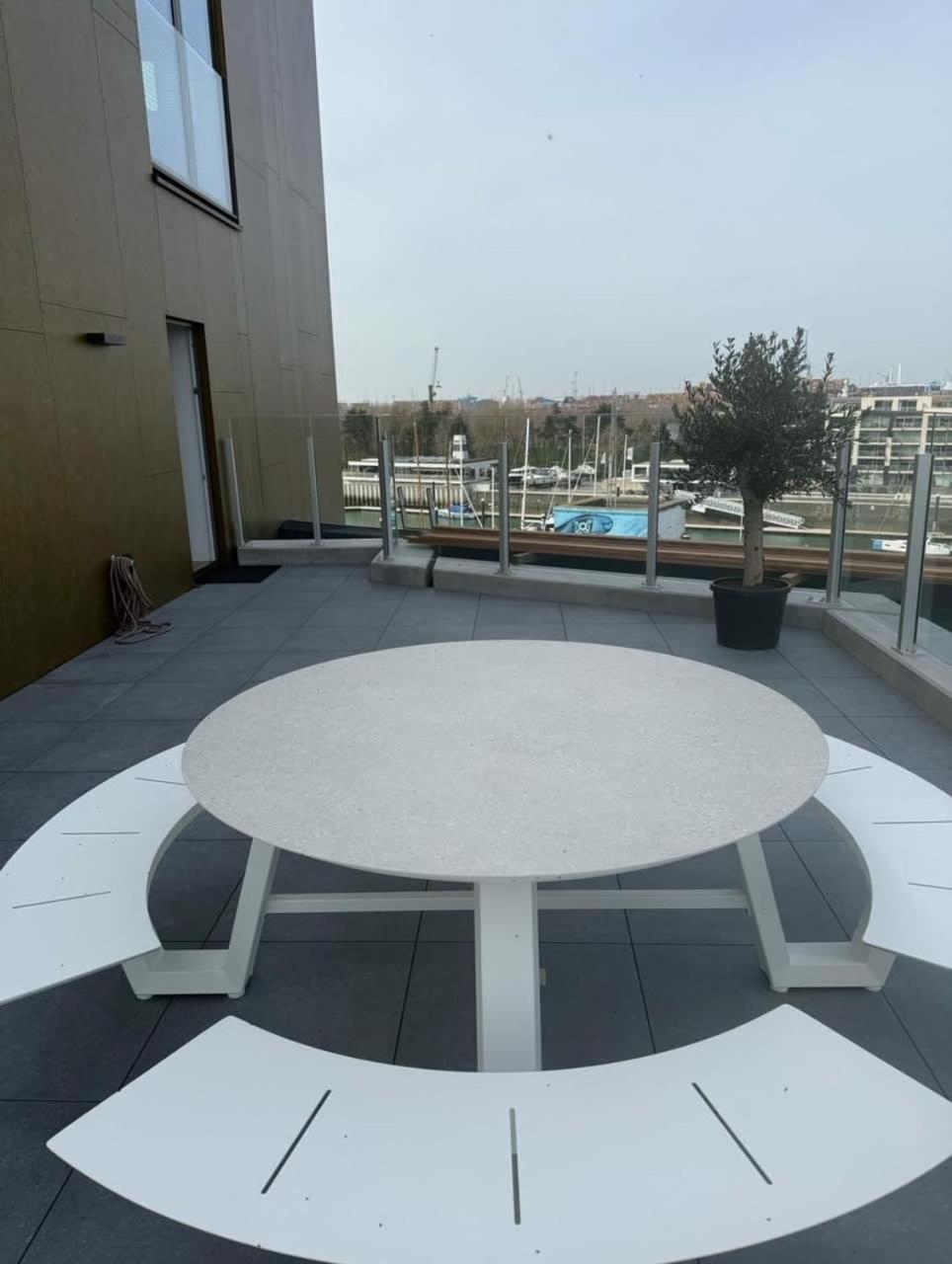 Huswell - Lovely New Apartment At The Harbor + Parking Bruges Exterior photo